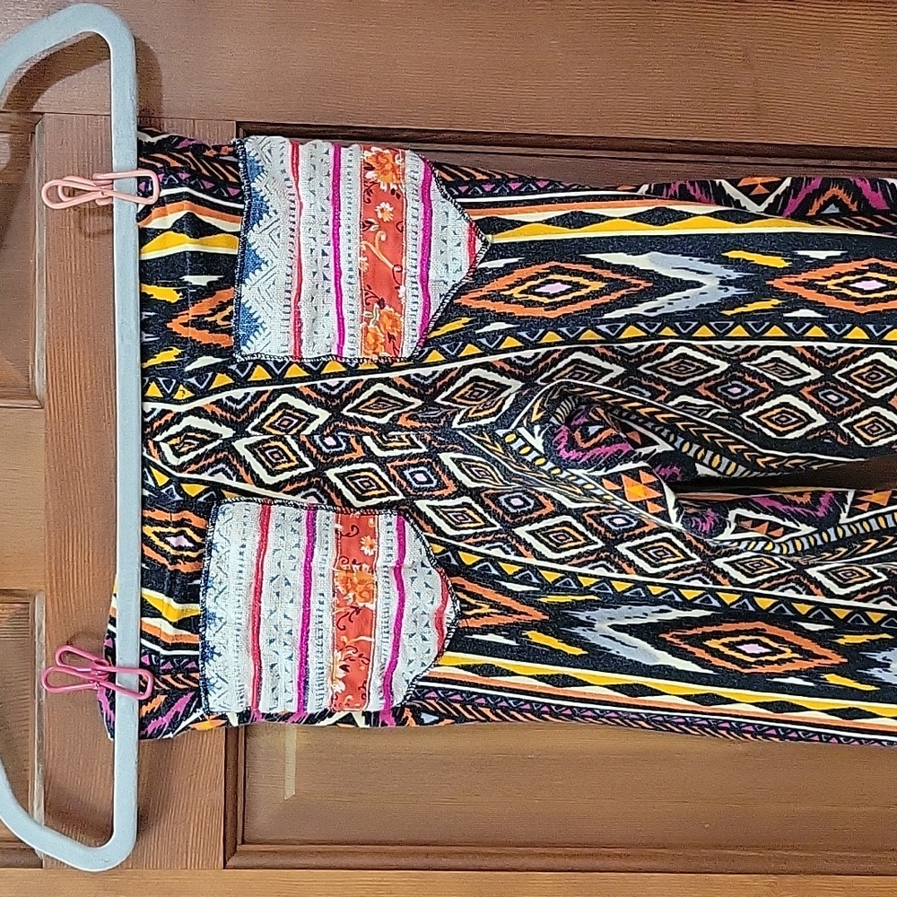 Multicolor Geometric Patterned Pants - Picture 4 of 7